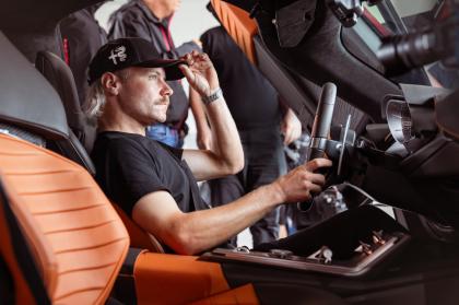 O Valtteri Bottas δοκιμάζει την Alfa Romeo 33 Stradale στο Μπαλόκο [+video]